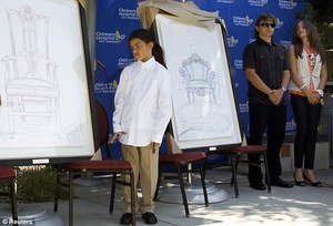 Michael.Jacksons.Kids.Unveil.His.Art.work_Childrens.Hospital.LosAngeles_8Aug2011_03.jpg