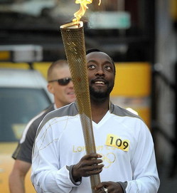 Will.i.am-Carries-The-Olympic-Torch.jpg