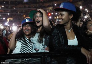 Paris-ChrisBrown-Concert-20oct2011-3.jpg