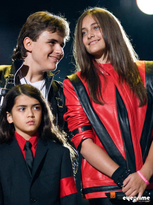mj-4ever-8oct2011-54.jpg