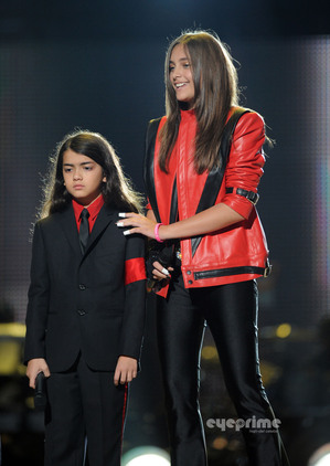 mj-4ever-8oct2011-77.jpg