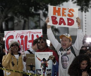 07nov011_fans01_la.jpg