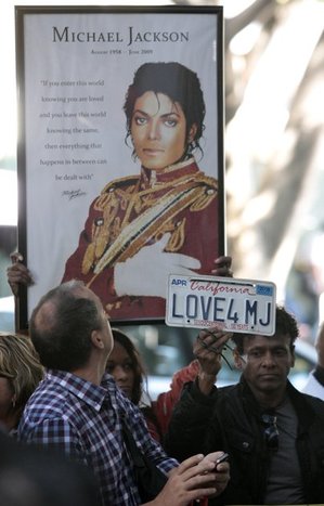 07nov011_fans08_la.jpg
