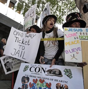 07nov011_fans09_la.jpg