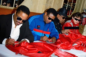 press-conference-signing-J5-collection-jackets-ChateauMarmont-10Nov11-08.jpg
