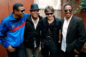 press-conference-signing-J5-collection-jackets-ChateauMarmont-10Nov11-12.jpg