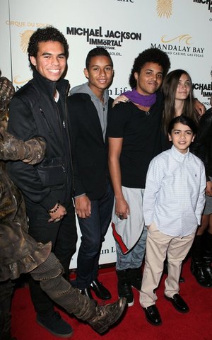 fanfest-RandyJr-Jaffar-Donte-Paris-Blanket-2011-24.jpg