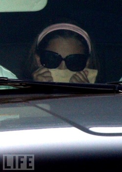 Paris-Jackson-Forest-Lawn-Memorial-Park-6July2009.jpg