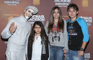 immortal-world-tour-MJKids-03-27Jan12.jpg
