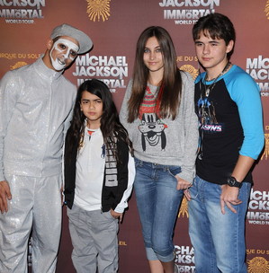 immortal-world-tour-MJKids-07-27Jan12.jpg