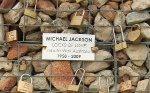 michael-jackson-locks-of-love.jpg