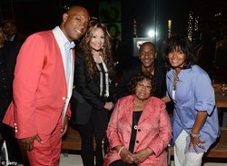 KellyGriffin-LaToya-StephenHill-Katherine-Rebbie-in-Arizona1.jpg