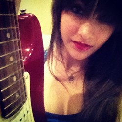 ParisJ-tweet-guitar.jpg