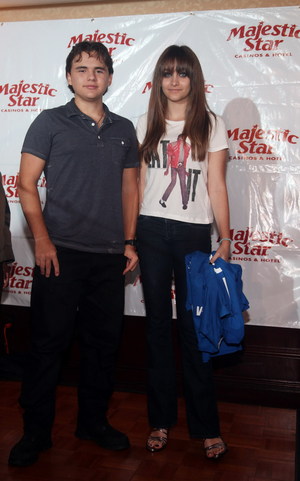 Press-Conference-29Aug2012-Gary-3.jpg