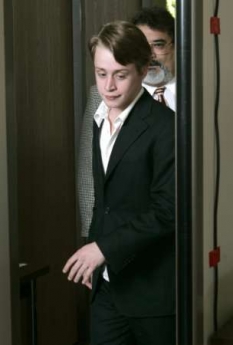 court55_MacauleyCulkin01_110505.jpg