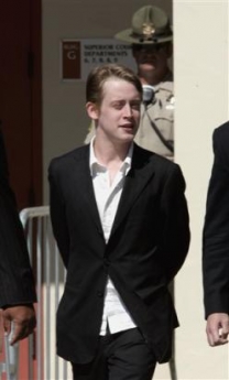 court55_MacauleyCulkin02_110505.jpg