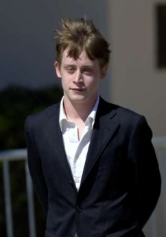court55_MacauleyCulkin03_110505.jpg